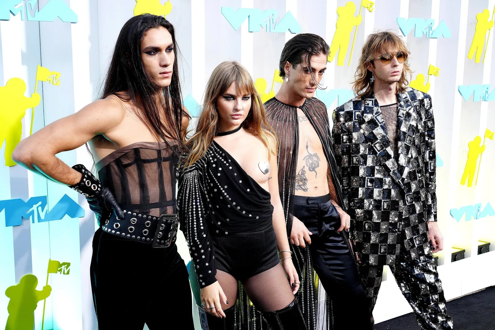 Los impresionantes looks de las celebridades en la alfombra roja de los MTV VMAs 2022