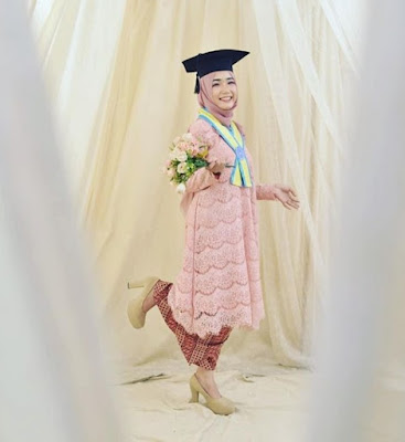 model kebaya wisuda berjilbab terbaru