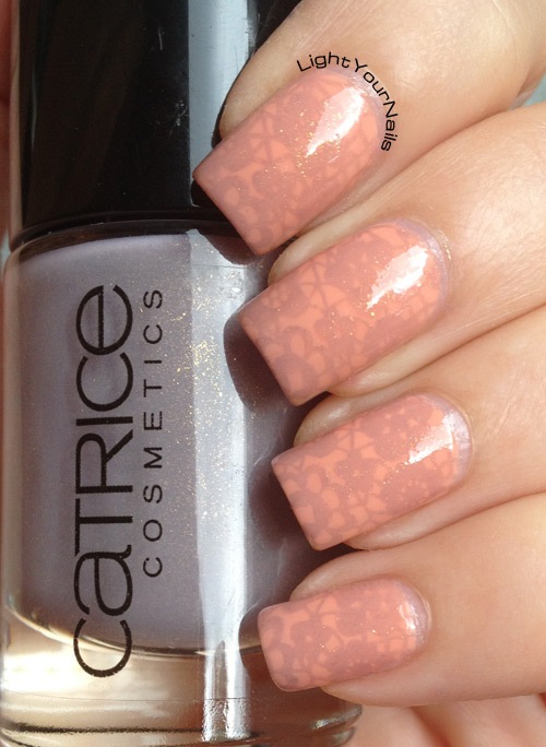 Nail stamping with BornPrettyStore QA-94 plate, Essence My Sweet Escape (Road Trip Thermo Effect) and Catrice Steel My Soul
