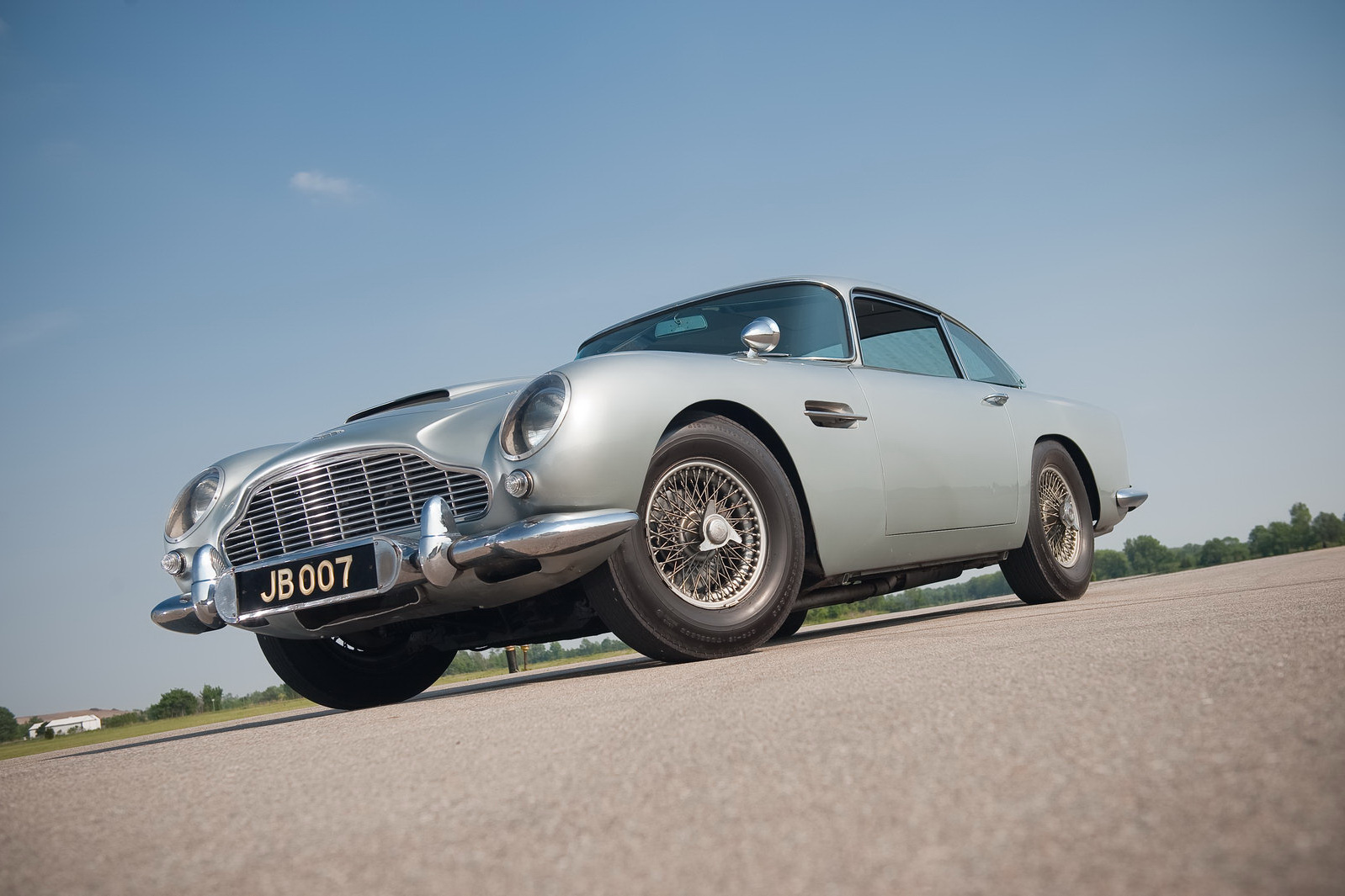 No Mr. Bond, I expect you to buy: 007's DB5 fetches US$4.6 Million at 