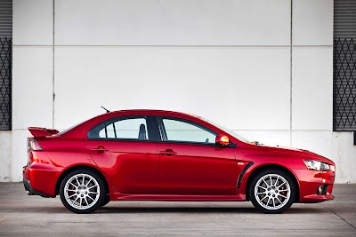 2010 Mitsubishi Lancer Evolution GSR Side View