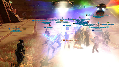 An ops group of Republic players dancing in front of the world boss on Quesh