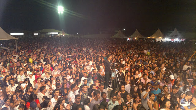 25022012044 Show de André valadão lota parque de exposições em Capelinha MG