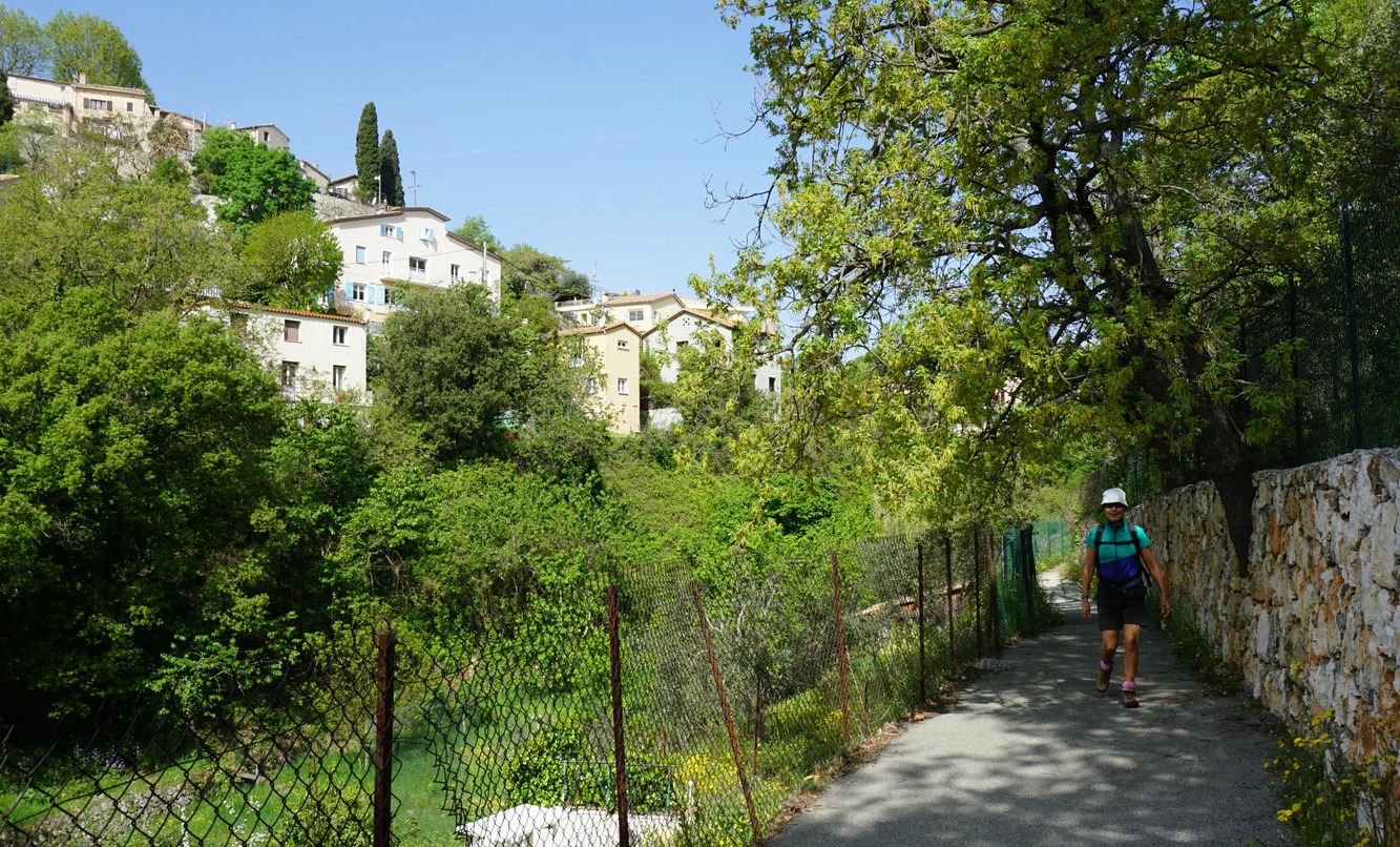 Leaving Aspremont along GR5