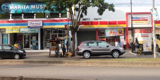 Mengapa Alfamart dan Indomaret Selalu Berdekatan?