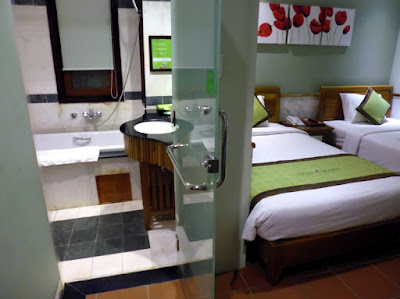 Habitacion y baño Green Heaven Resort Hotel Hoi An