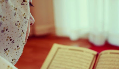 Wanita yang selalu Berbicara dengan Al Qur'an