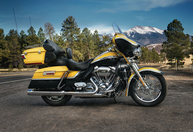 2012-Harley-Davidson-FLHTCUSE7-CVOUltraClassicElectraGlide-Yellow
