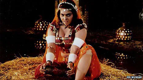 Silk Smitha glamorous item dance