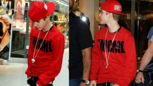 justin bieber ymcmb red. Justin Bieber was spotted in