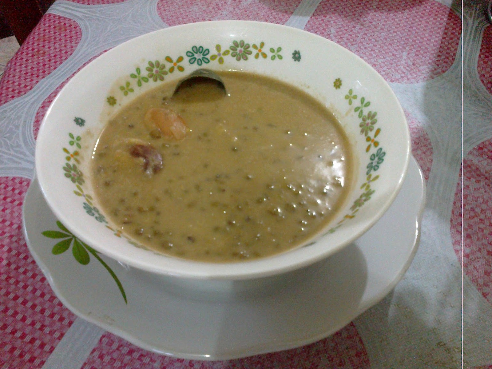 Cik azz: Bubur kacang hijau campur durian kampung.