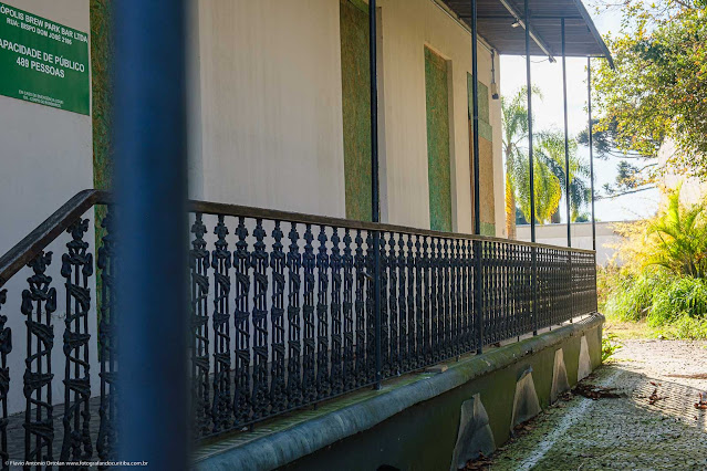 Casa na Rua Bispo Dom José - detalhe da grade na varanda