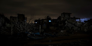 Lima Belas Potret Muram di Jalur Gaza yang Mencekam, Kekurangan Cahaya, dan Porak-poranda