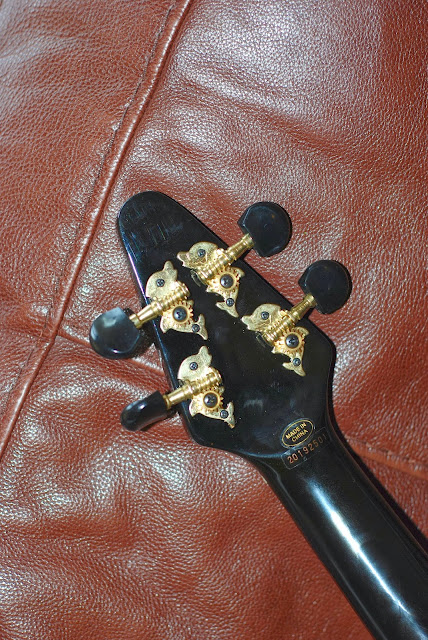 Mahalo Flying V ukulele tuners