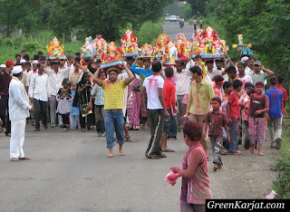 entire village carry Ganapati idols to Pench river