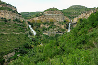 Impresionante paisaje: Cascada del río Rossinyol y cascada del río Tenes en el monasterio de Sant  Miquel del Fai