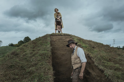 The Dig 2021 Carey Mulligan Ralph Fiennes Image 4