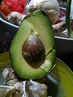 Плод авокадо в разрезе