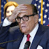 Investigadores federales registran el apartamento de Rudy Giuliani, exabogado de Trump.