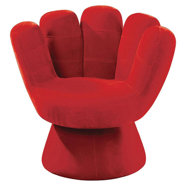 Детское кресло в виде перчатки красное