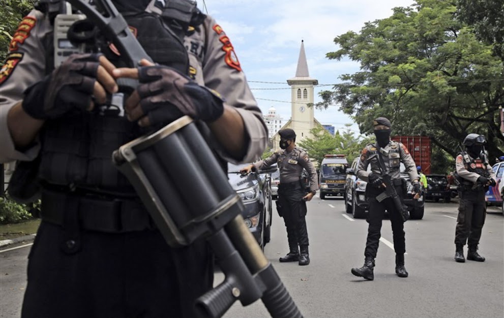 An suicide bomber target Palm Sunday today in Indonesia, see what happened.