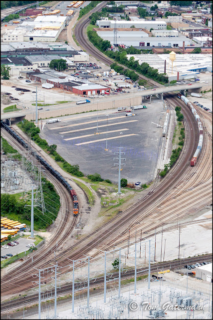 BNSF 7824 and BNSF 7039 sit on the Hannibal Subdivision waiting to roll through Grand Interlocking.