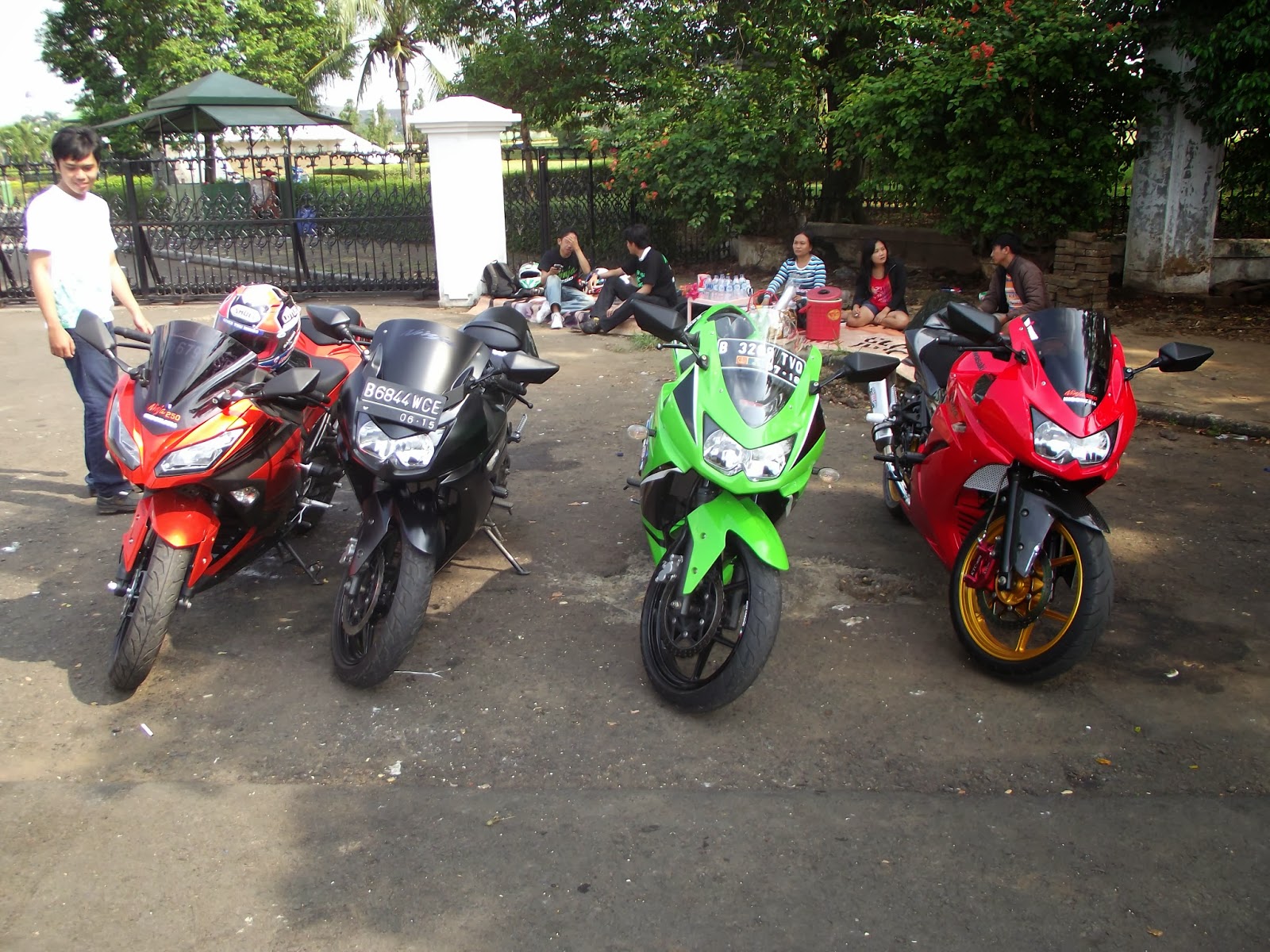 Kumpulan Foto Lucu Naik Motor Ninja Kantor Meme