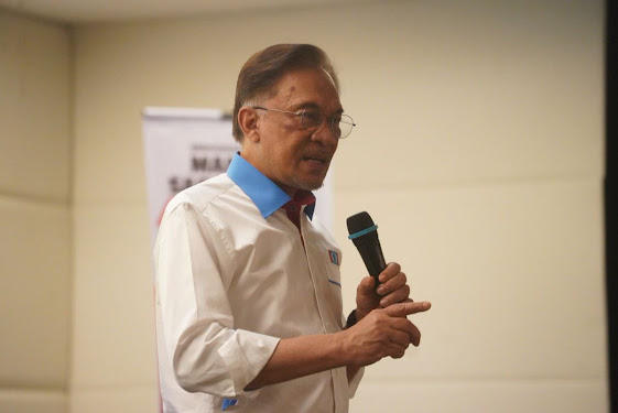 Anwar Fails to Strike Out Suit Over Sodomy Conviction Pardon