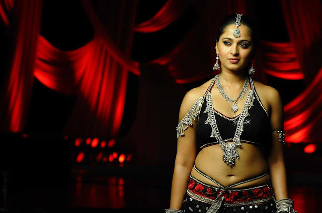 Anushka hot Pics in saree 
Damarukam Movie