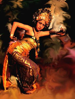 Pendet - Traditional Dances From Bali Indonesia