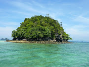 Random island we passed by. What a perfect day! (andaman sea island)