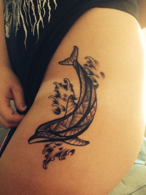 Dolphin-on-the-Waves-Thigh-Tattoo