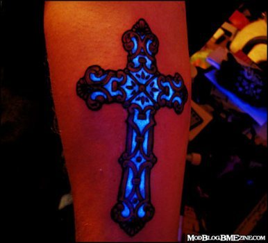 uv tattoos. tattoo with a dash of UV.