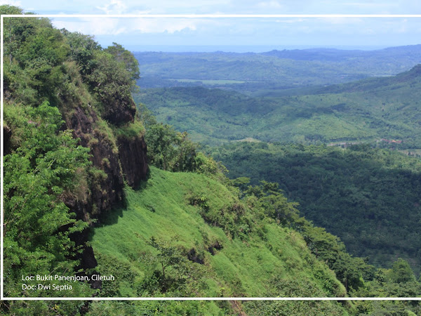 Menikmati Hamparan Pemandangan dari Atas Bukit Panenjoan, Ciletuh Geopark