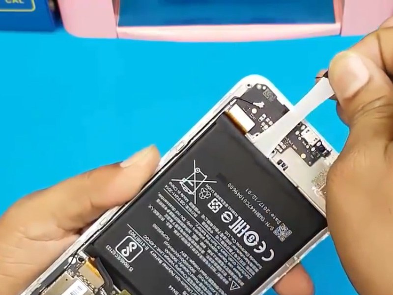 Cara Membuka Casing Belakang dan Mengganti Baterai Xiaomi