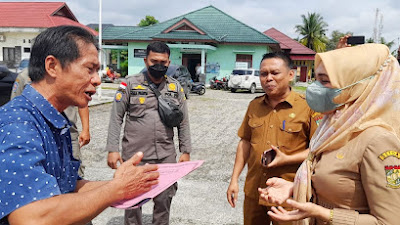 Tidak Puas keputusan Bupati, Pendukung Calon Kades Siabu Nomor Urut 01 Datangi Kantor Camat Salo