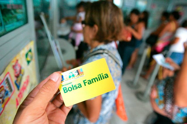 Pente fino: Governo bloqueia 667 mil benefícios do Bolsa Família e cancela 469 mil