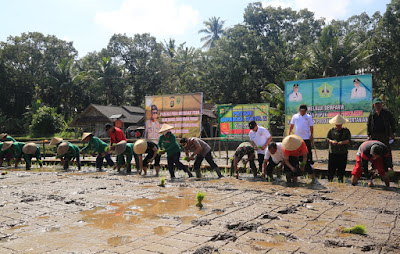    Komitmen Terhadap Kesejahteraan Petani, Bupati Eka 'Kaya'kan Petani di Tabanan