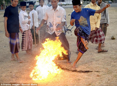 Permainan Ekstrem Pelajar Madrasah Menguji Kekuatan Rohani dan Psikologi