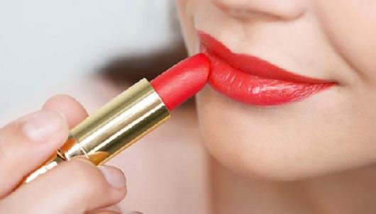 How To Apply Lips Makeup Step by Step With Pictures