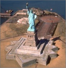 Estátua das liberdades = Semiramis = Ishtar = Ísis = Vénus = Nossa Senhora = a Velha = deusa ancestral da fertilidade = consorte/irmã de Lúcifer