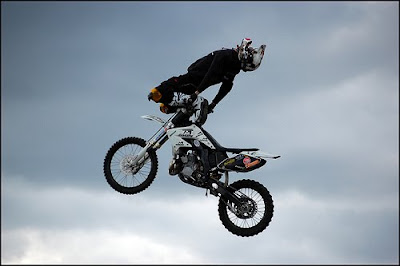 WHO RIDES FREESTYLE MOTO-CROSS?