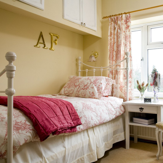 New Home Interior Design: Stylish Country Bedroom