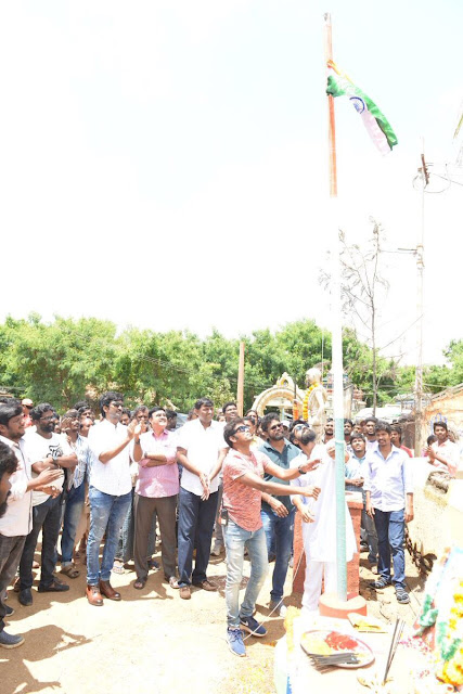   Mega Powerstar Ram Charan celebrates Independence Day on 'Rangasthalam'  Mega Powerstar Ram Charan, Director Sukumar, Actor Aadhi Pinisetty & the unit members celebrated Independence Day on the sets of 'Rangasthalam'.