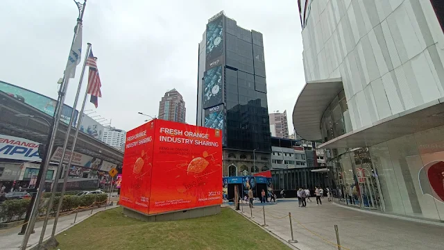Lot 10 Giant Cube Malaysia Digital Screen Advertising Bukit Bintang Walk Kuala Lumpur
