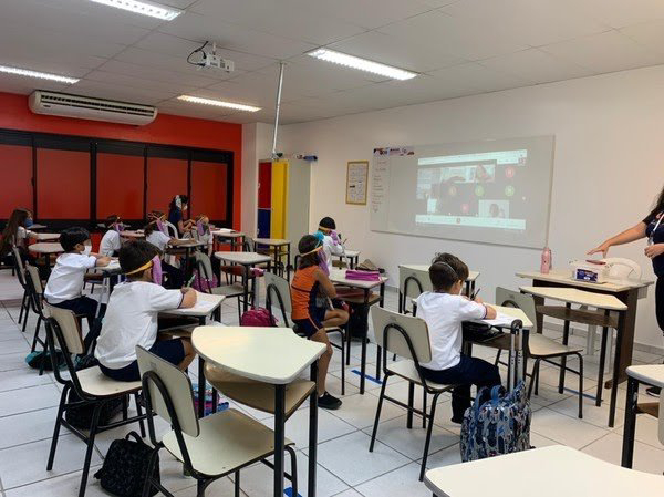 Em Natal, decreto autoriza venda de bebidas alcoólicas, aulas presenciais e reabertura da orla