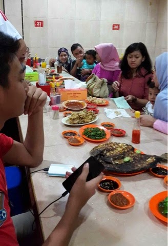 Happy Tummy Tour #76 - Wirosableng 212