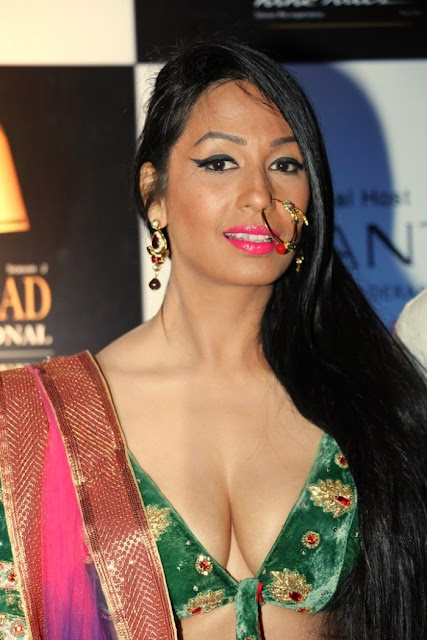 Hot Kashmira Shah Ramp Walk Photos