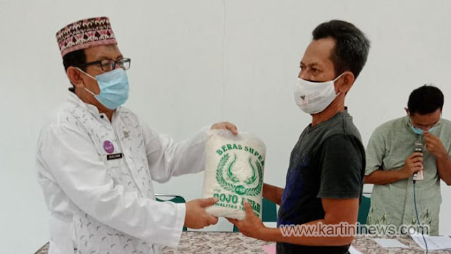 Petani Gagal Panen Diberi Beras oleh Dinperpa Kota Pekalongan