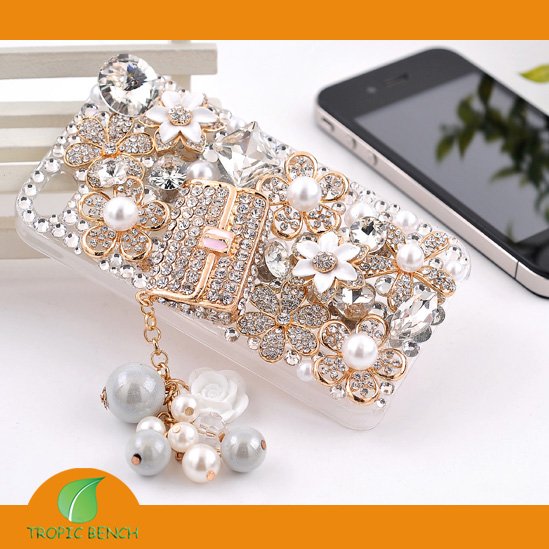 Bling DIY Craft: personalize and customize your cell phone case in 5 easy steps